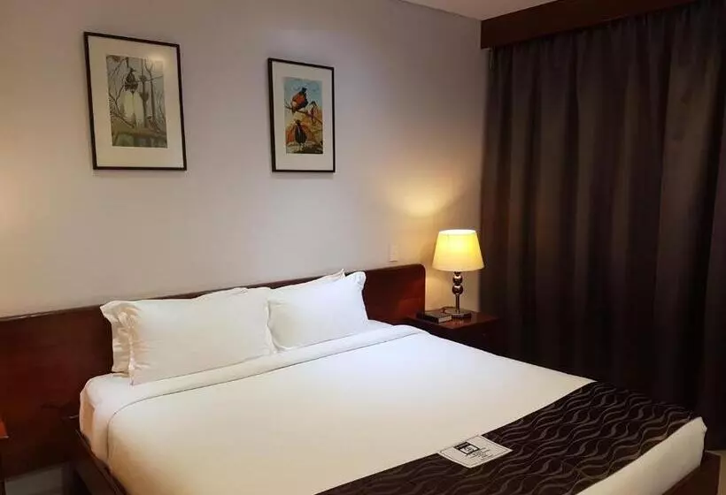 Paddy S Hotel & Apartments