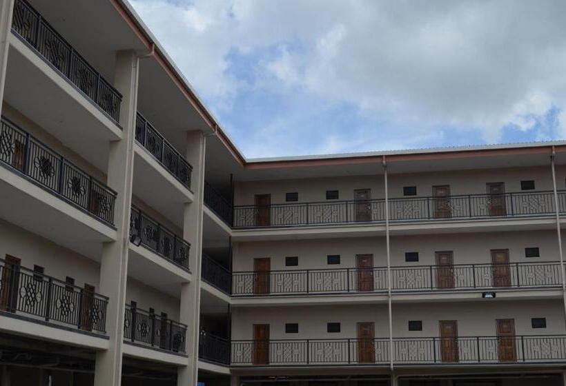 Paddy S Hotel & Apartments