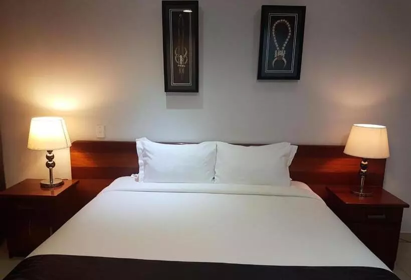 Paddy S Hotel & Apartments