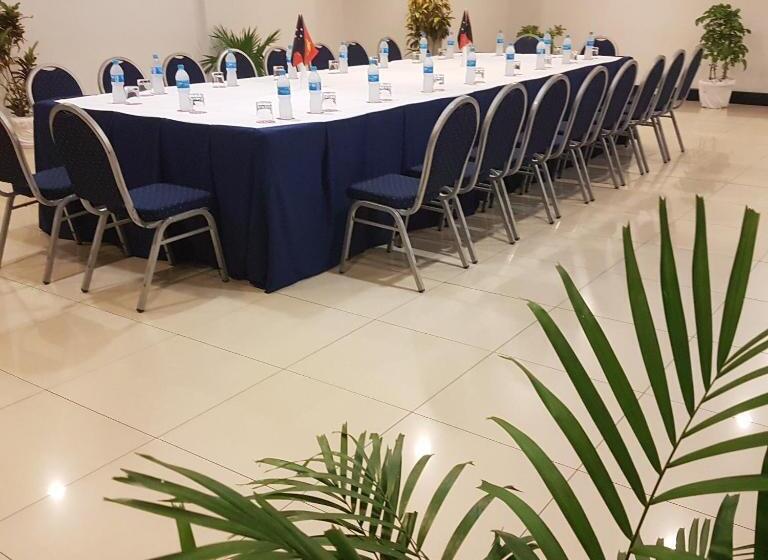 Paddy S Hotel & Apartments