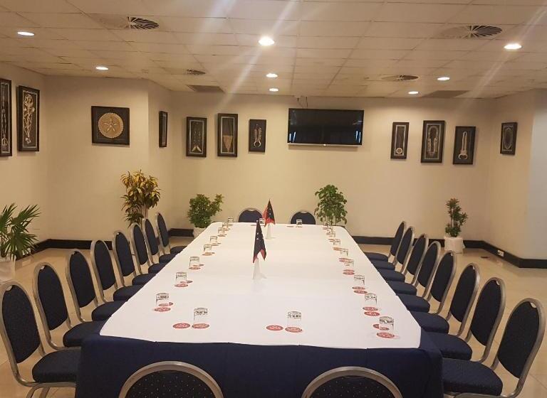 Paddy S Hotel & Apartments