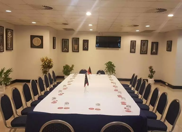 Paddy S Hotel & Apartments