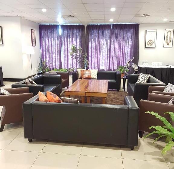 Paddy S Hotel & Apartments