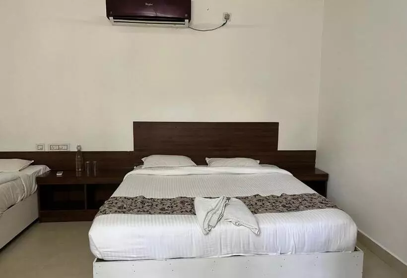 Hotelli Cherai Natural Beach Resort