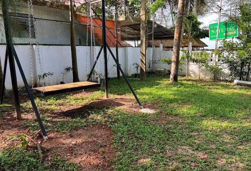 فندق Cherai Natural Beach Resort