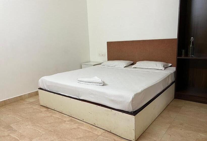 فندق Cherai Natural Beach Resort