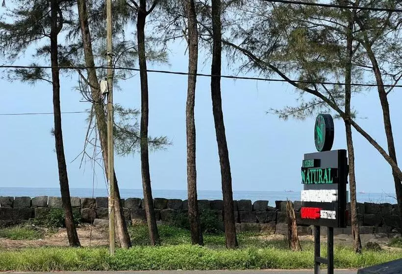 Hotelli Cherai Natural Beach Resort