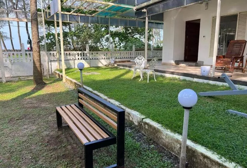 Hotelli Cherai Natural Beach Resort