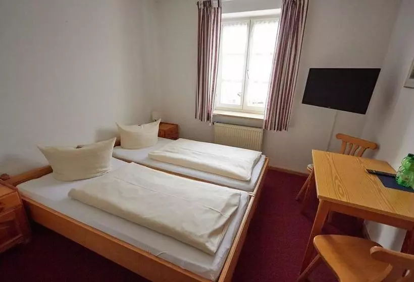 Hotelli Der Heurige Im Gasthaus Zum Löwen