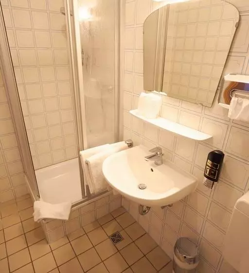 Hotelli Der Heurige Im Gasthaus Zum Löwen