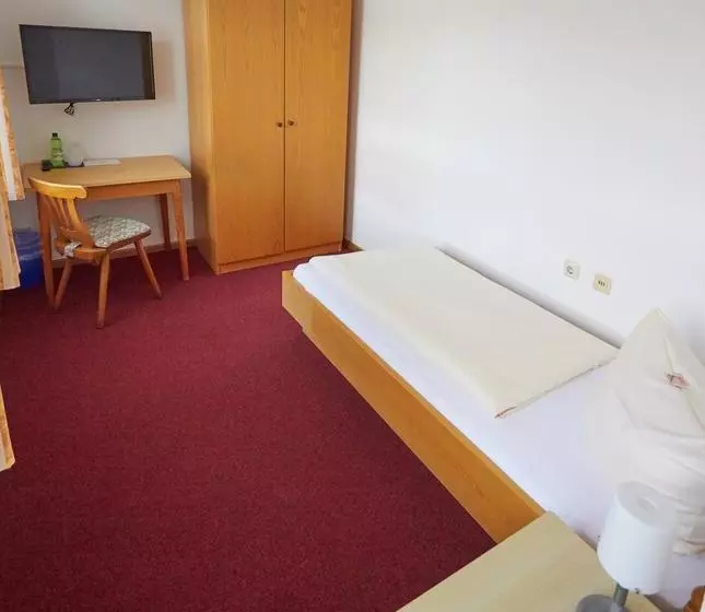 Hotelli Der Heurige Im Gasthaus Zum Löwen