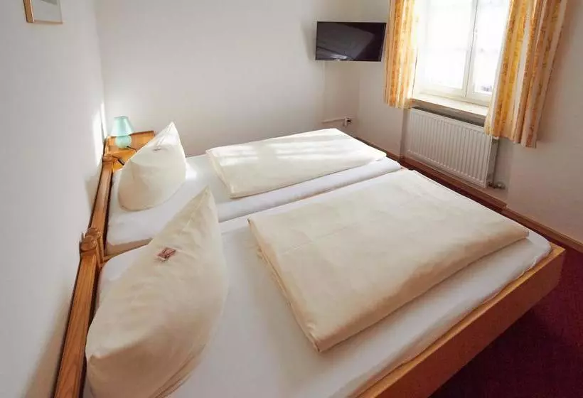 Hotelli Der Heurige Im Gasthaus Zum Löwen