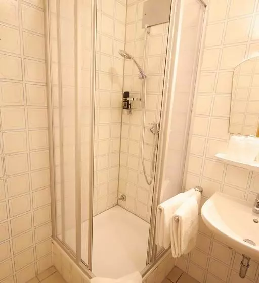 Hotelli Der Heurige Im Gasthaus Zum Löwen