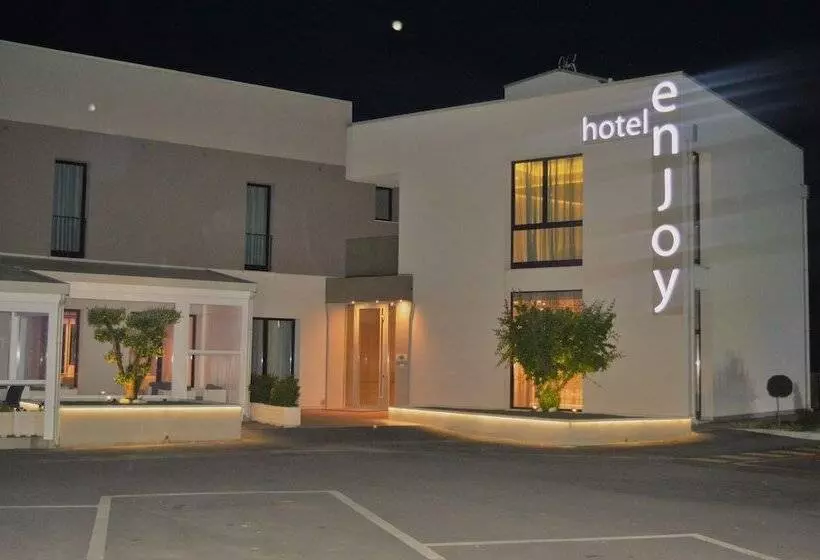 Hotelli Enjoy