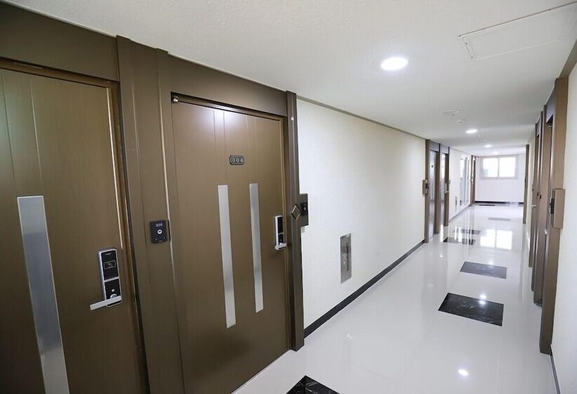 ホテル The Four Hills