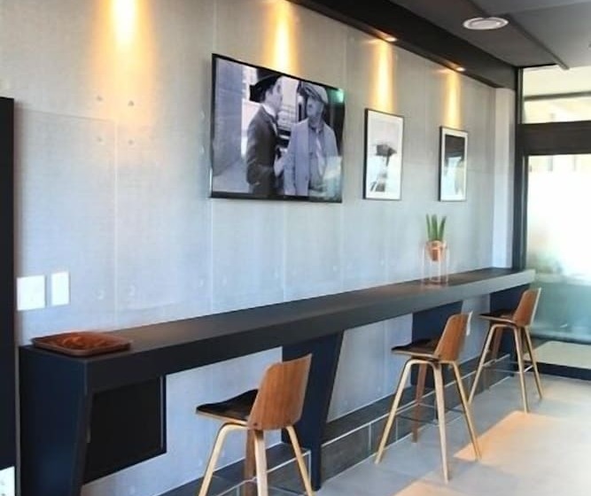 ホテル The Four Hills