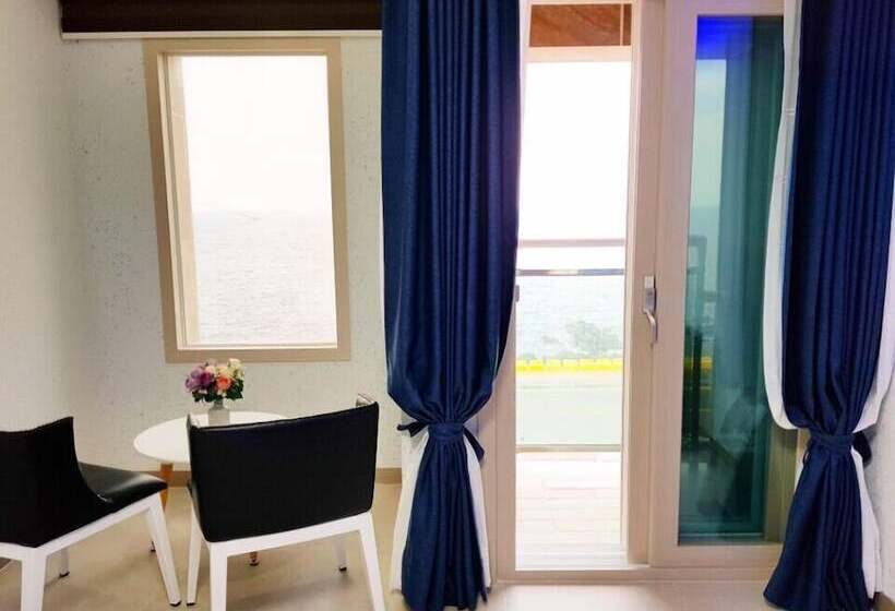 ホテル The Four Hills