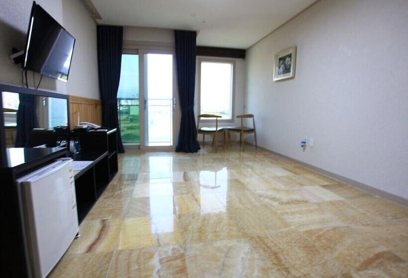 ホテル The Four Hills