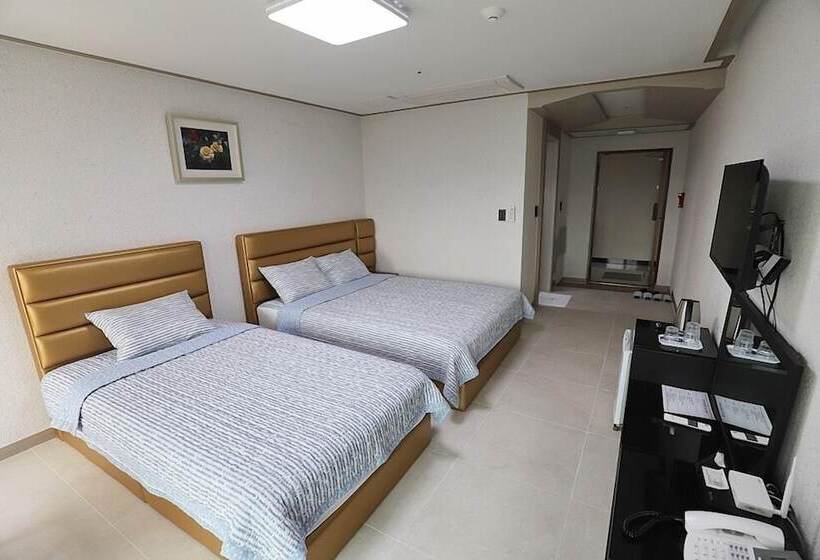 ホテル The Four Hills