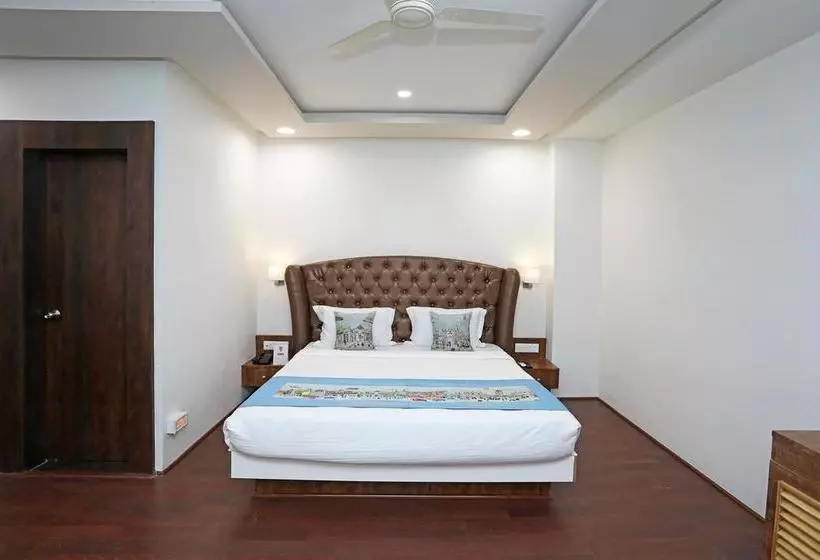 Oyo 11517 Hotel Eleven 43
