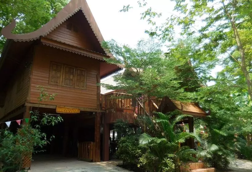 استراحتگاه Akchanok Homestay