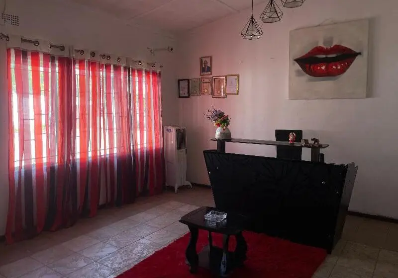 هتل Black Olive Lodge