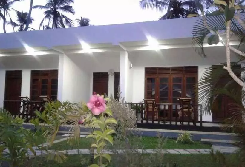 ベッドアンドブレックファースト Sea Glow  Tangalle