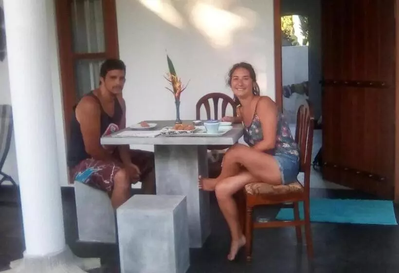 تختخواب و صبحانه Sun & Moon Good View Villa