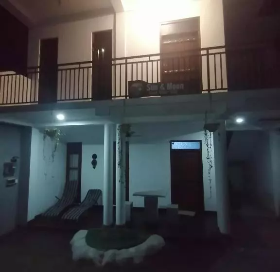 تختخواب و صبحانه Sun & Moon Good View Villa