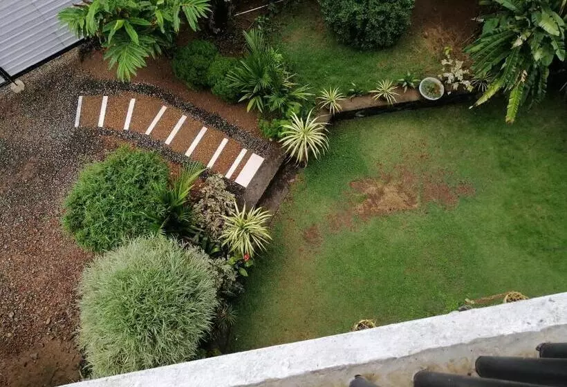 تختخواب و صبحانه Sun & Moon Good View Villa