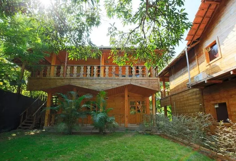 リゾートホテル Brushwood Villa  Cottages And Bar