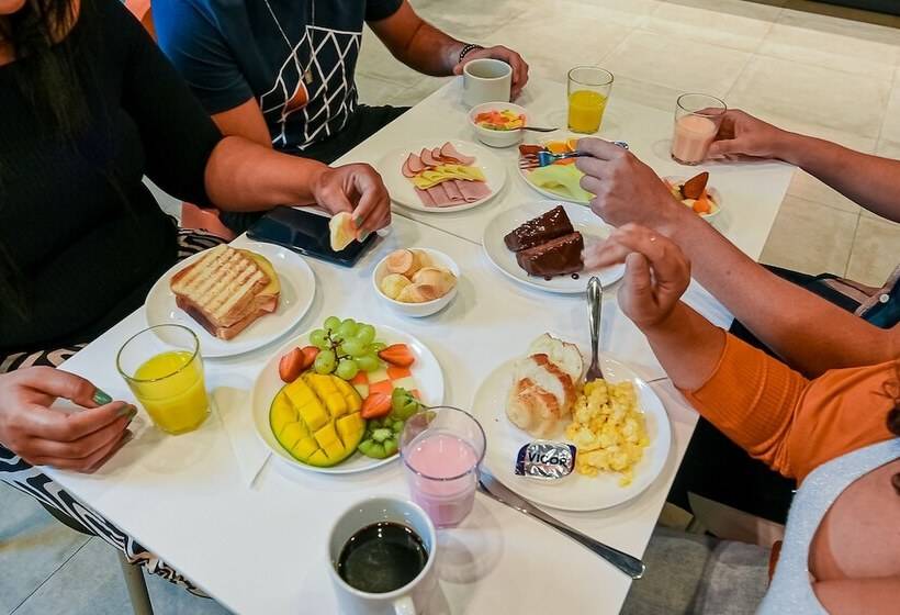 בית מלון כפרי Ibis Budget Santos Gonzaga