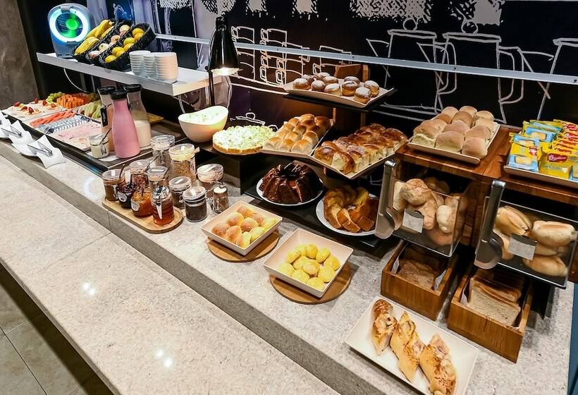 בית מלון כפרי Ibis Budget Santos Gonzaga