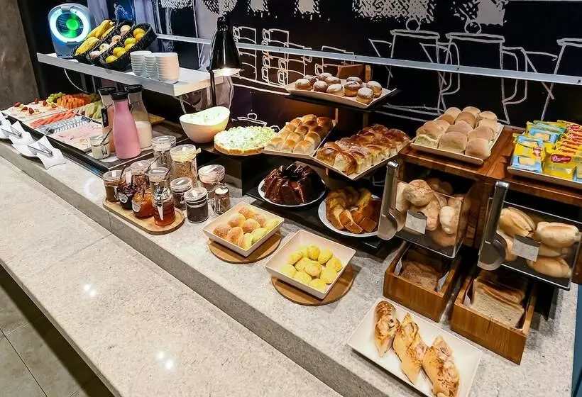 ホテル Ibis Budget Santos Gonzaga