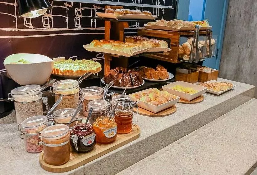 ホテル Ibis Budget Santos Gonzaga