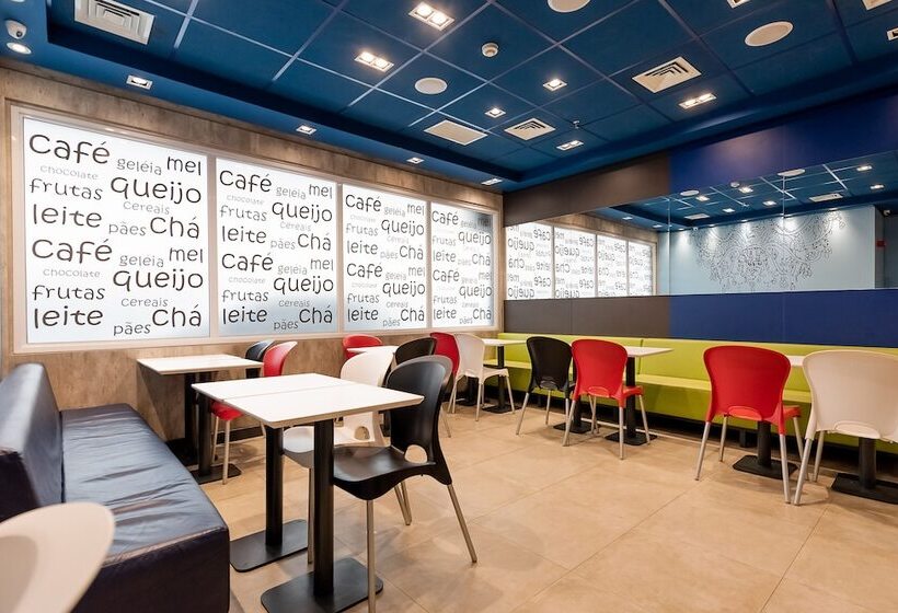 בית מלון כפרי Ibis Budget Santos Gonzaga