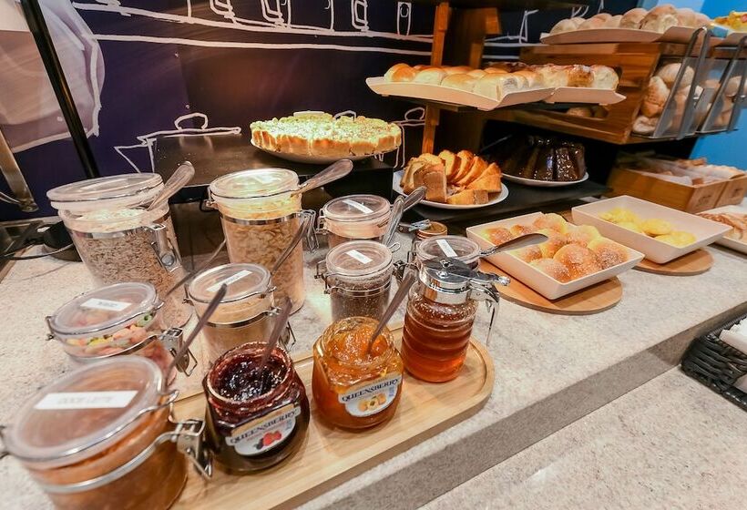 בית מלון כפרי Ibis Budget Santos Gonzaga