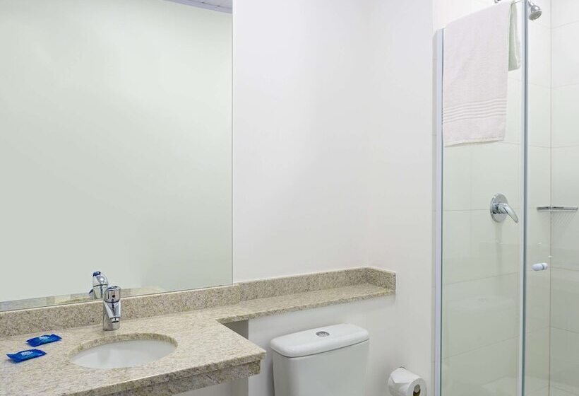 בית מלון כפרי Ibis Budget Santos Gonzaga