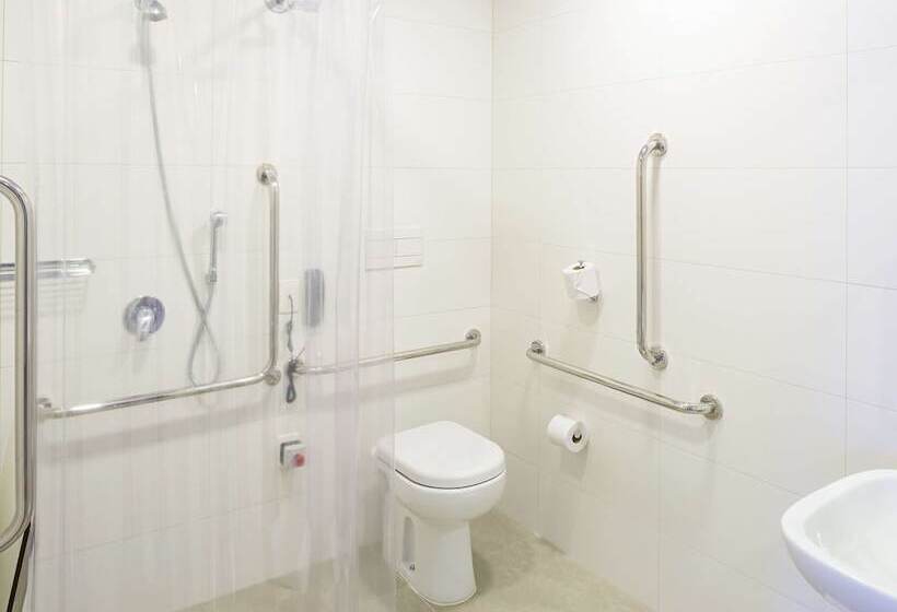 בית מלון כפרי Ibis Budget Santos Gonzaga