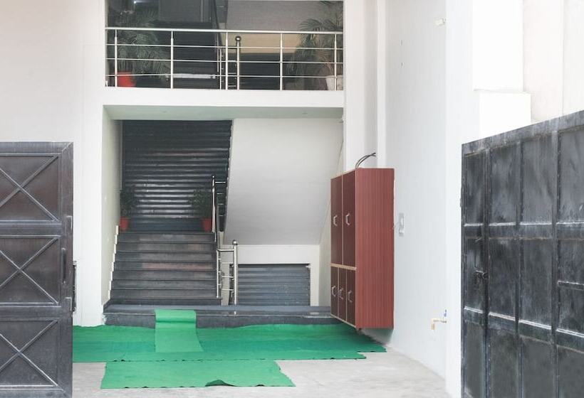 هتل Treebo Trip Annaya Royals Lucknow