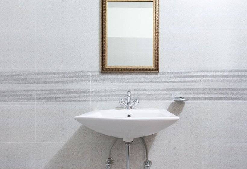 هتل Treebo Trip Annaya Royals Lucknow