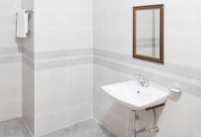 هتل Treebo Trip Annaya Royals Lucknow