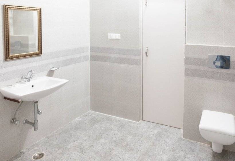 هتل Treebo Trip Annaya Royals Lucknow