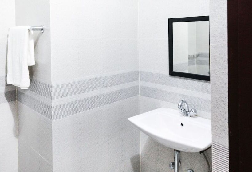 هتل Treebo Trip Annaya Royals Lucknow