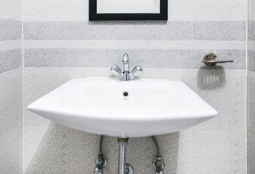 هتل Treebo Trip Annaya Royals Lucknow