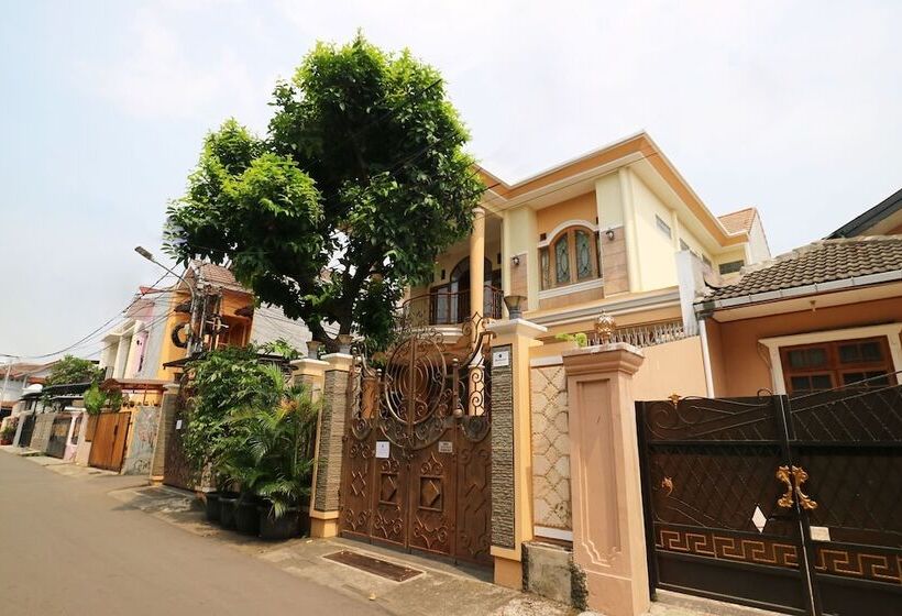 Maharani Guesthouse Tebet Syariah Hostel