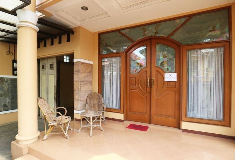 Maharani Guesthouse Tebet Syariah Hostel