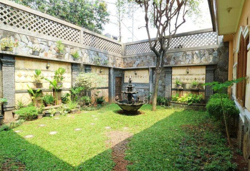Maharani Guesthouse Tebet Syariah Hostel