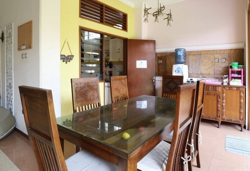 Maharani Guesthouse Tebet Syariah Hostel