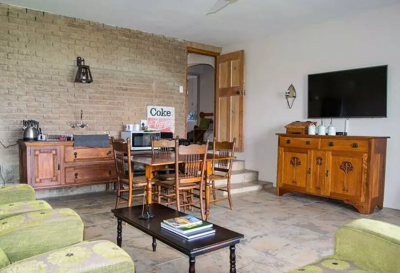 ホテル The Fat Mulberry Guest Farm